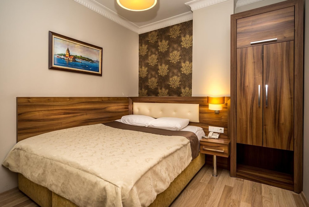 My Rose Hotel 24