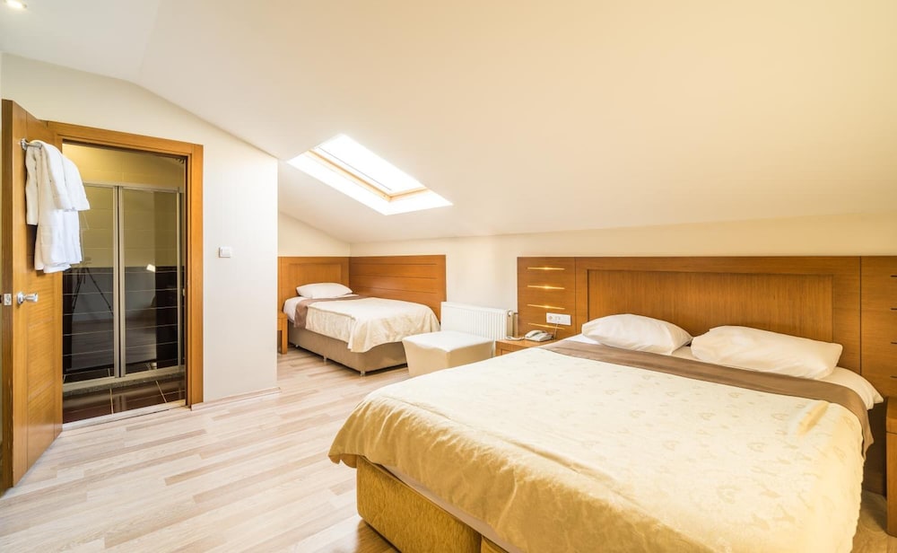 My Rose Hotel 18