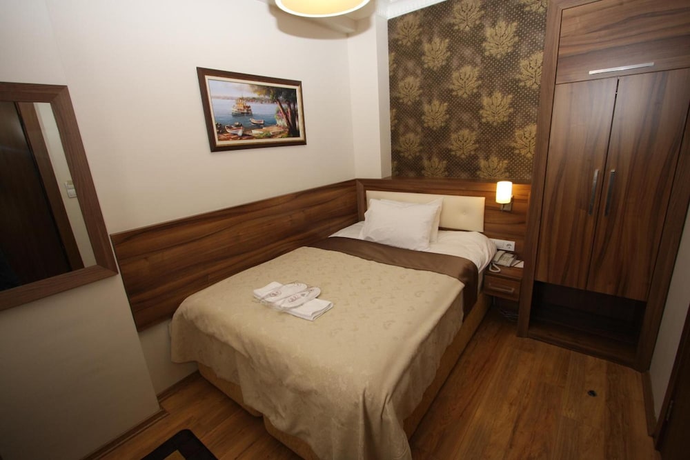 My Rose Hotel 13
