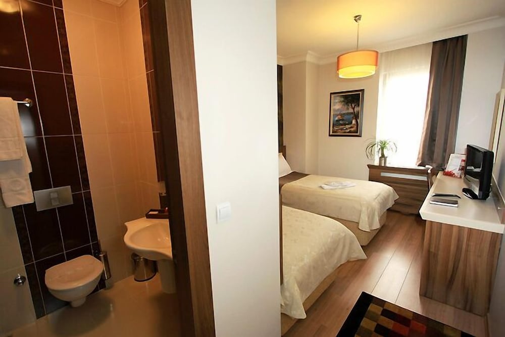 My Rose Hotel 8