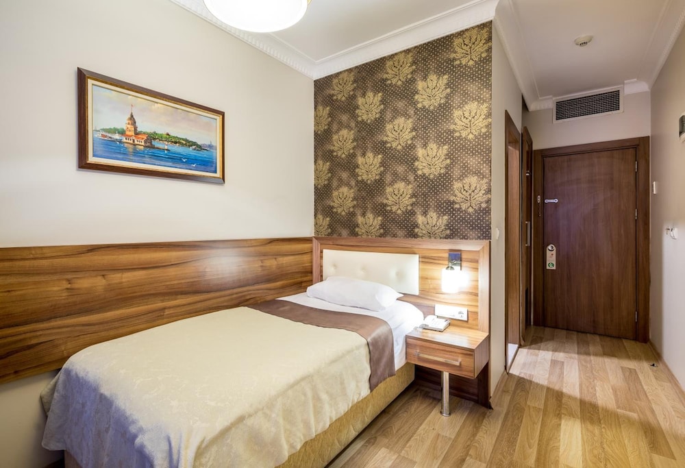My Rose Hotel 23