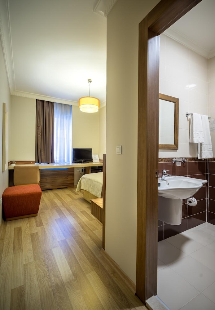 My Rose Hotel 22