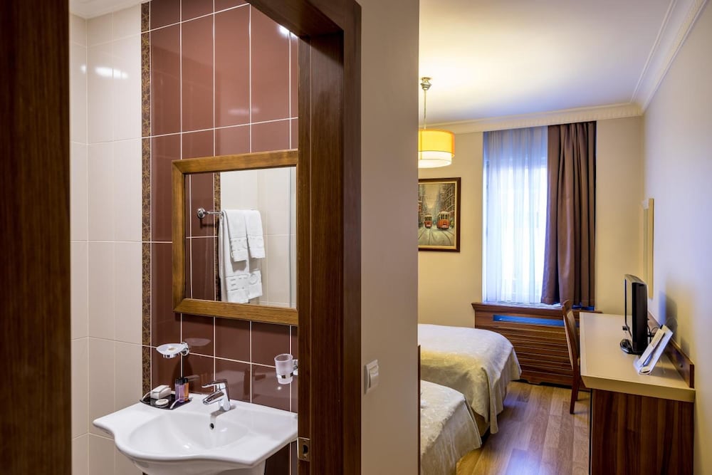 My Rose Hotel 20