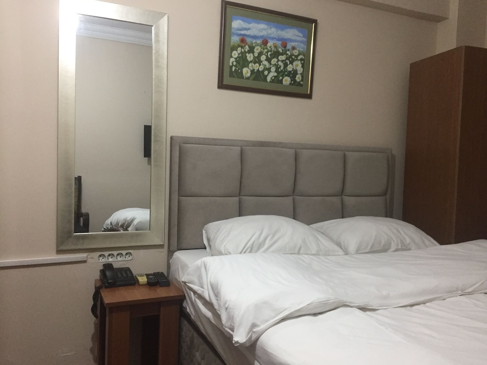 Istanbul Paris Hotel & Hostel 21