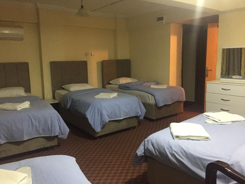 Istanbul Paris Hotel & Hostel 7
