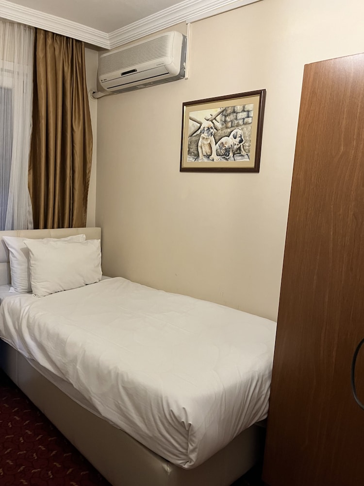 Istanbul Paris Hotel & Hostel 13