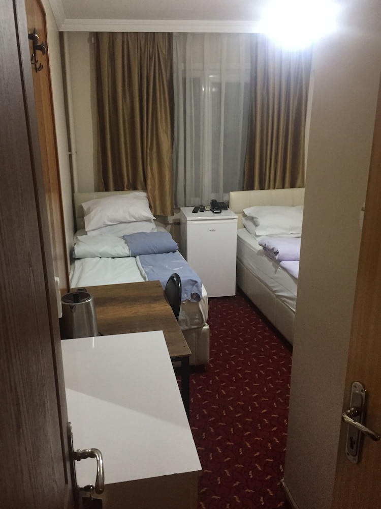 Istanbul Paris Hotel & Hostel 14