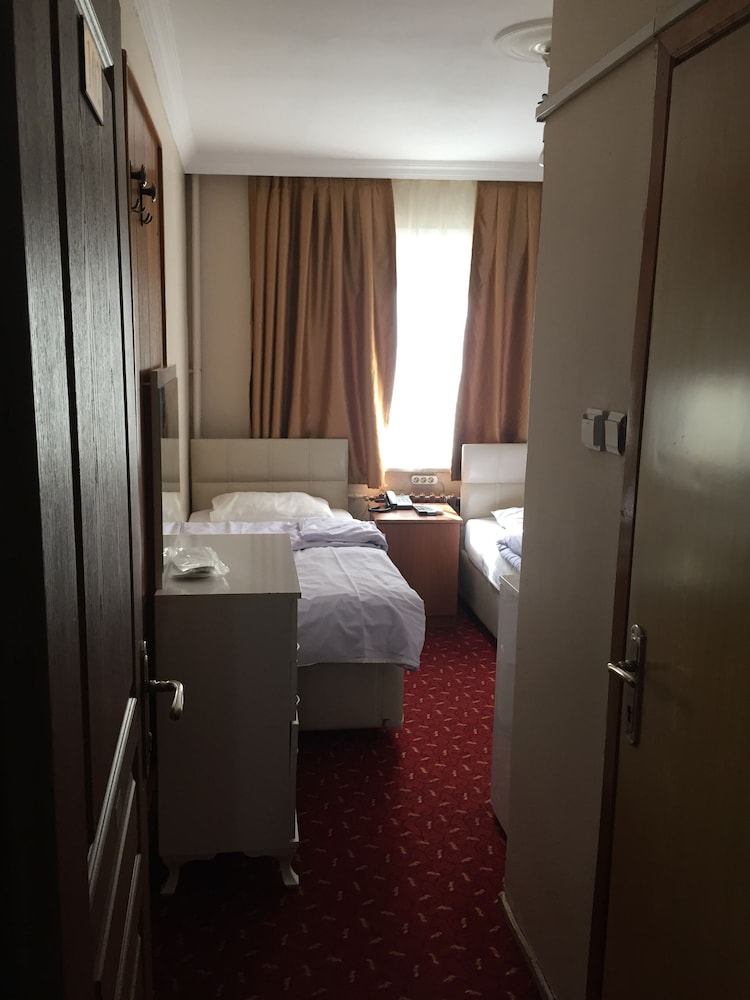 Istanbul Paris Hotel & Hostel 18
