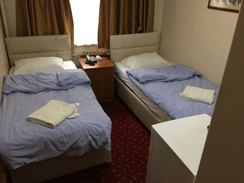 Istanbul Paris Hotel & Hostel 8