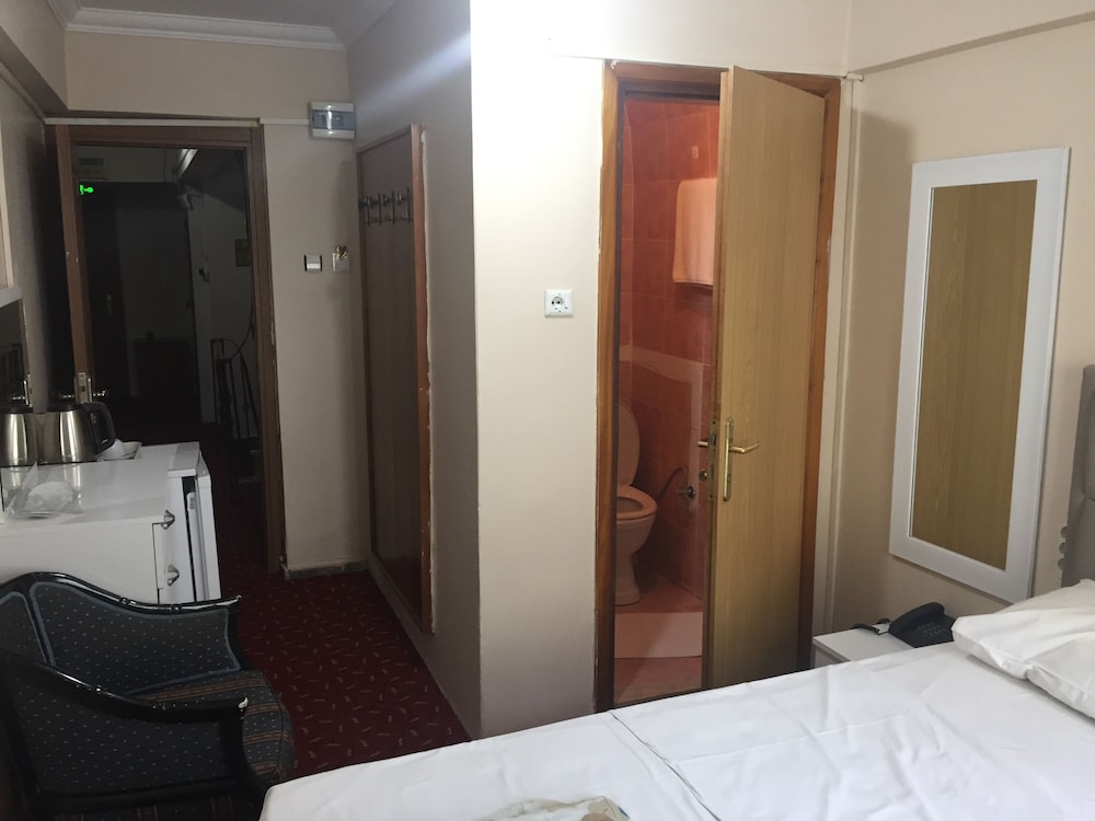 Istanbul Paris Hotel & Hostel 19