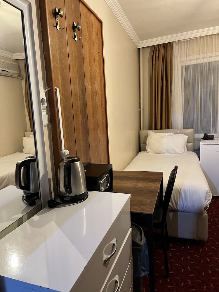 Istanbul Paris Hotel & Hostel 20
