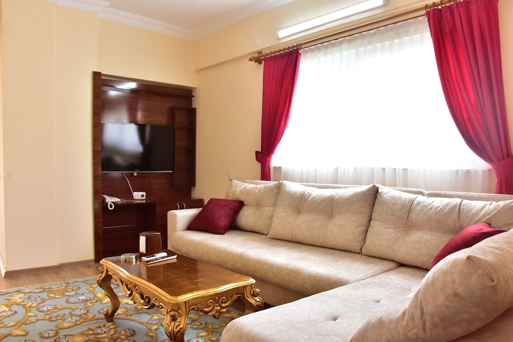 Sky Luxe Hotel 10