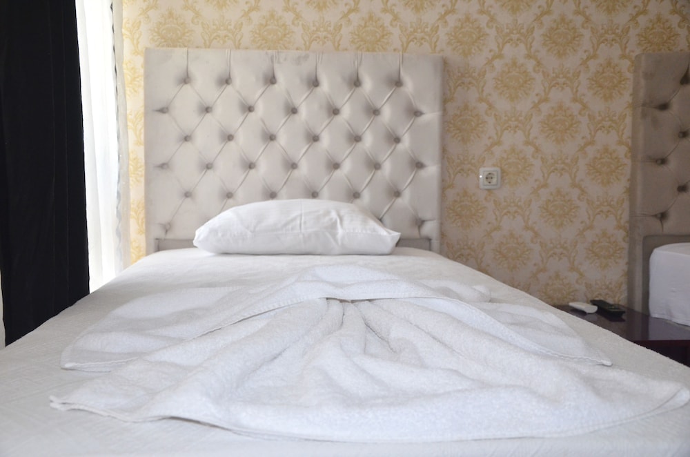 Sky Luxe Hotel 4