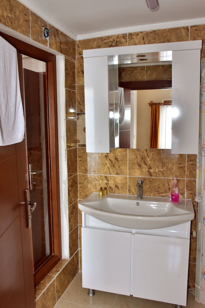 Sky Luxe Hotel 23
