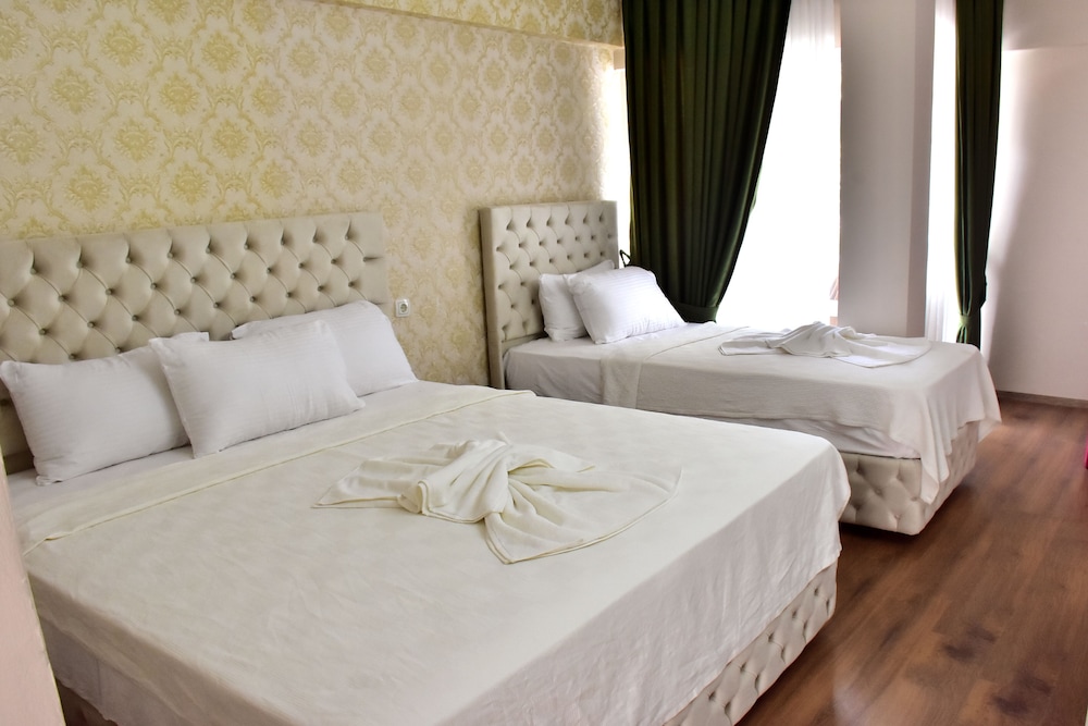 Sky Luxe Hotel 9