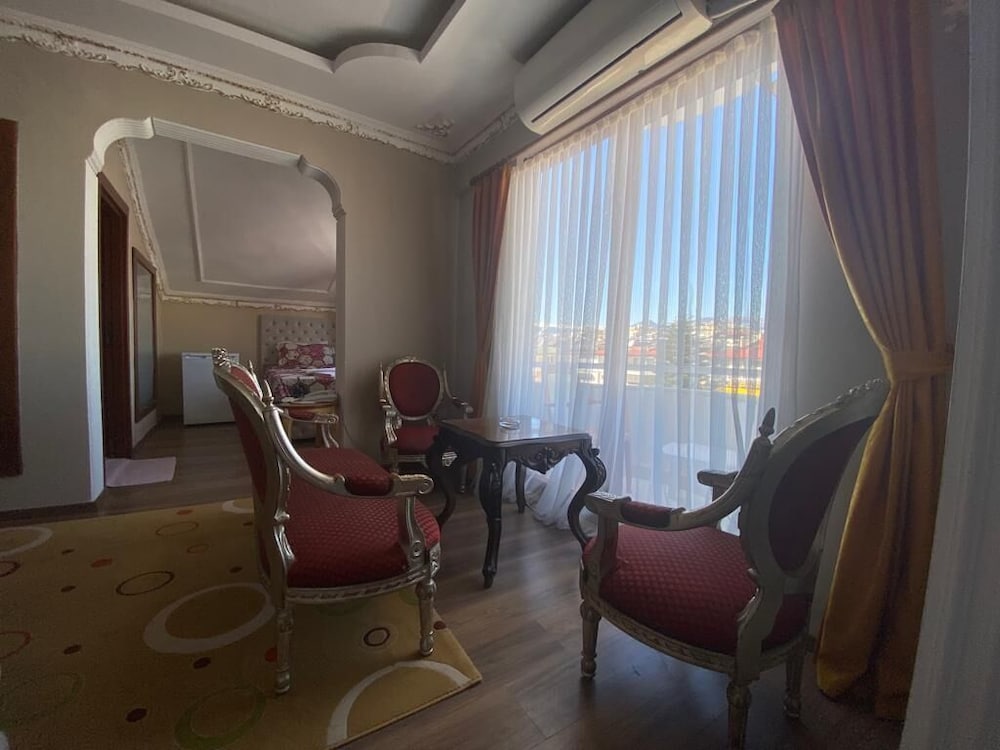 Sky Luxe Hotel 18