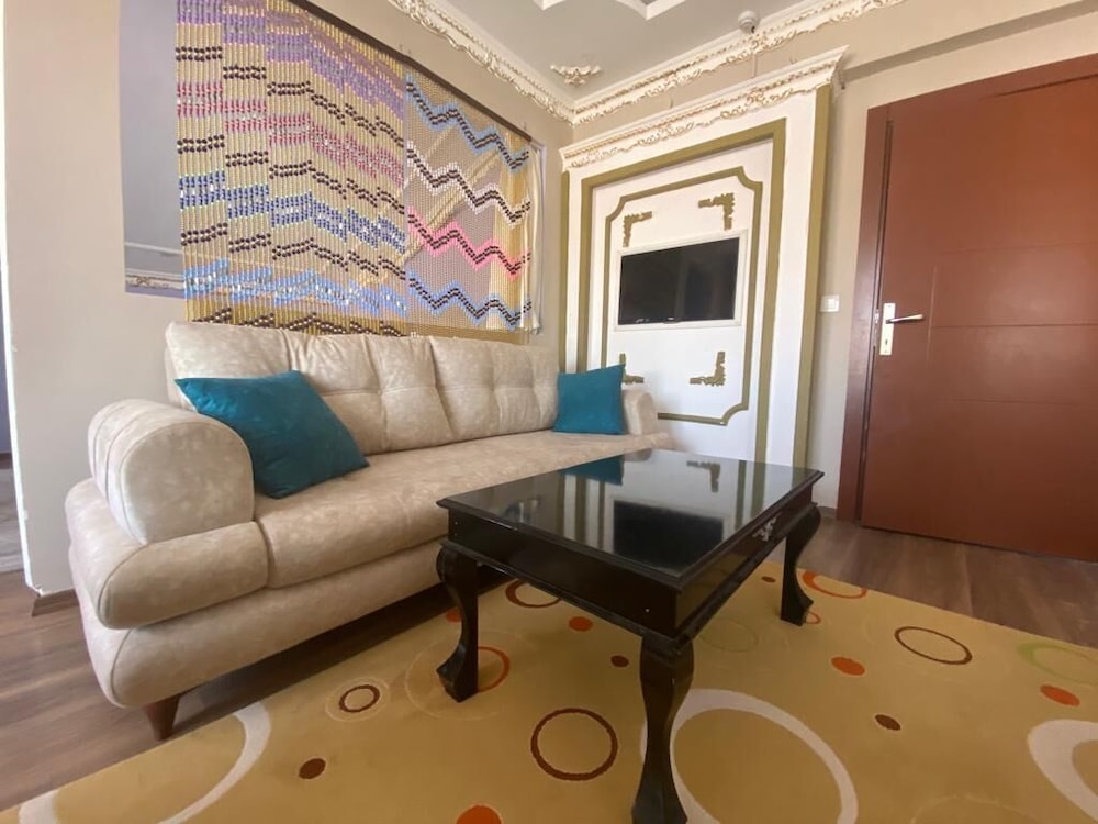 Sky Luxe Hotel 21