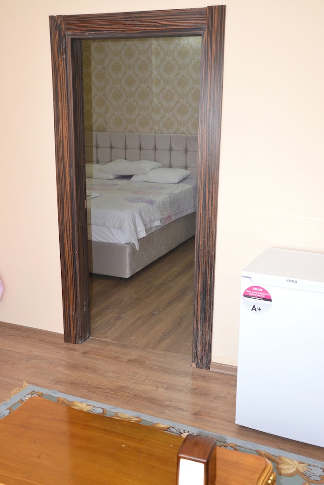 Sky Luxe Hotel 3