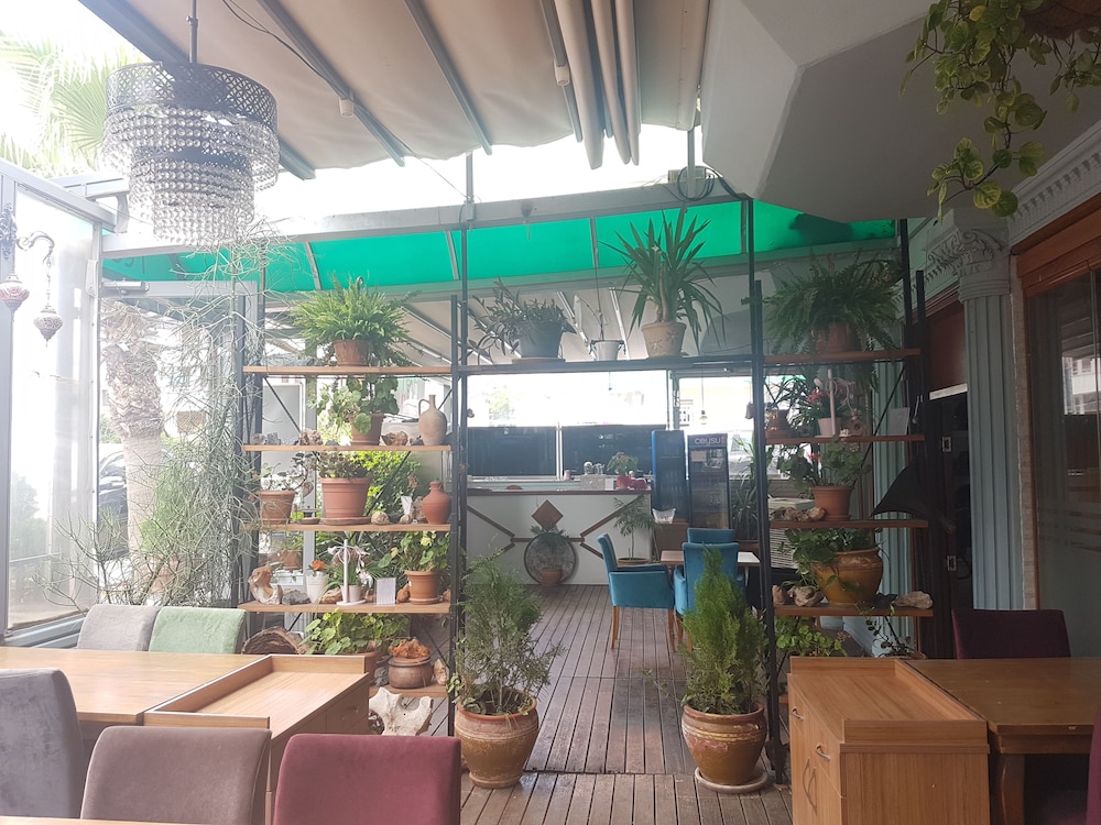 Teos Hotel 18
