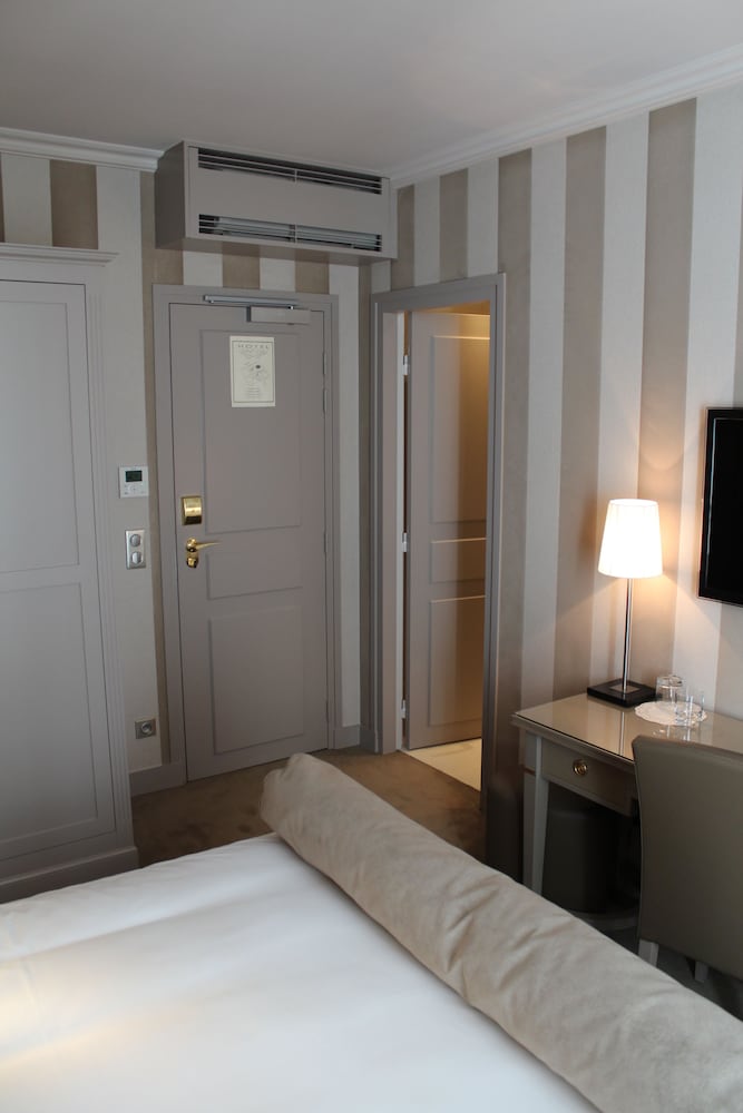 Hotel Saint Cyr Etoile 12