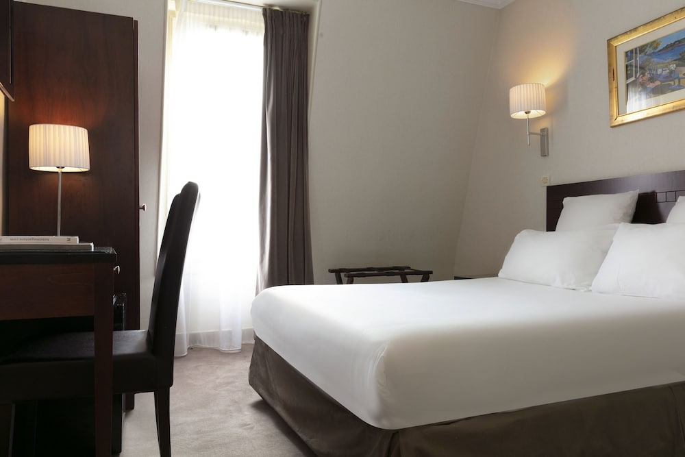 Hotel Saint Cyr Etoile 19