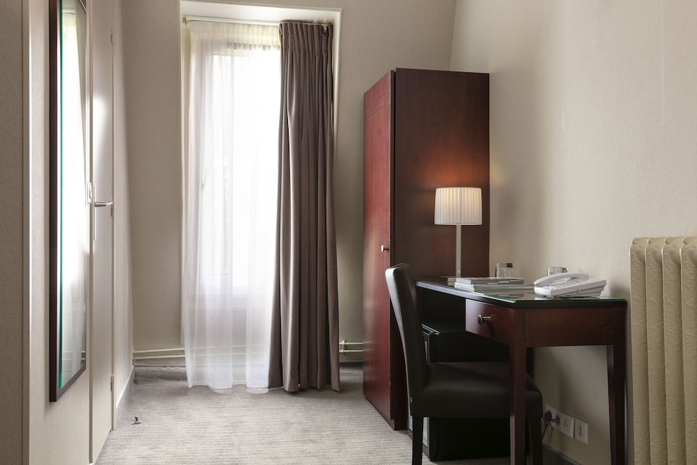Hotel Saint Cyr Etoile 20