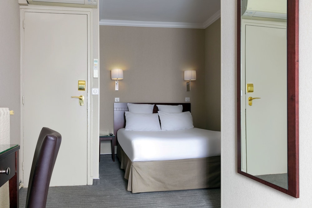 Hotel Saint Cyr Etoile 18