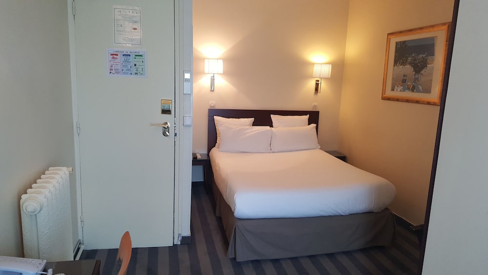 Hotel Saint Cyr Etoile 14