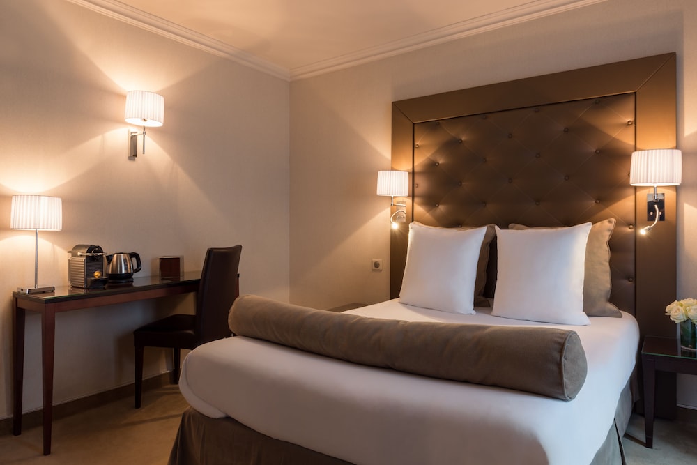 Hotel Saint Cyr Etoile 24