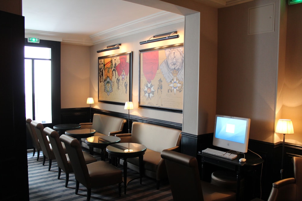 Hotel Saint Cyr Etoile 8