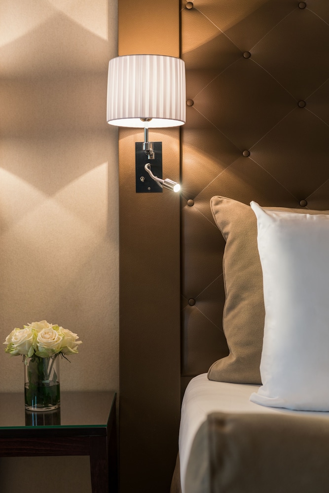 Hotel Saint Cyr Etoile 23