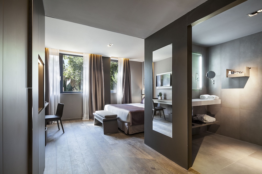 Hotel Upper Diagonal 9