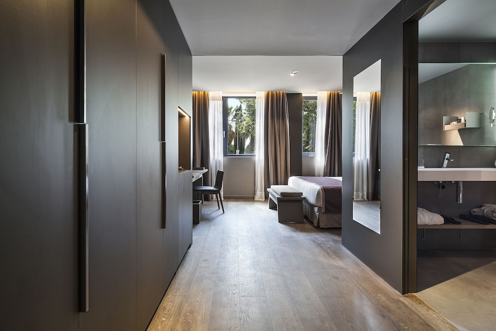 Hotel Upper Diagonal 12