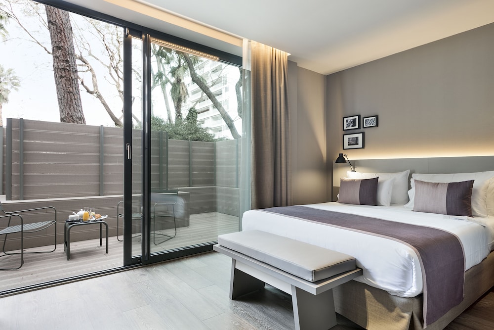 Hotel Upper Diagonal 22