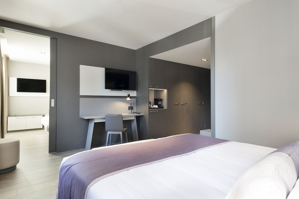 Hotel Upper Diagonal 16