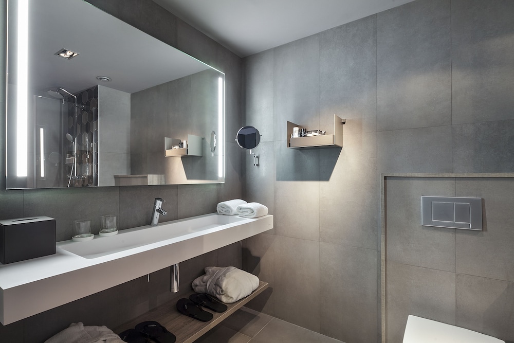 Hotel Upper Diagonal 24