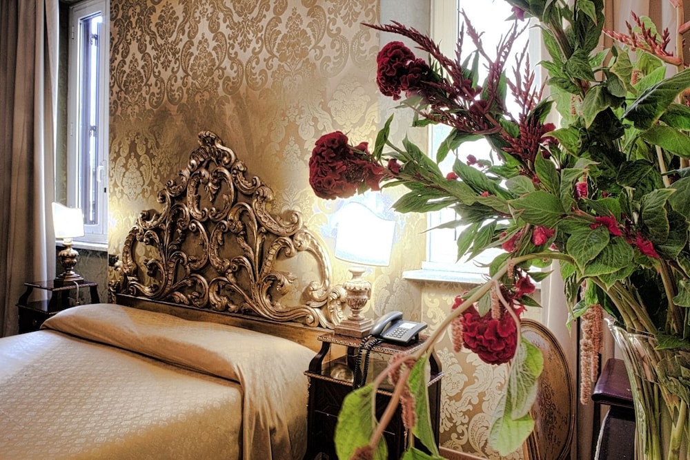 Hotel Des Epoques 10