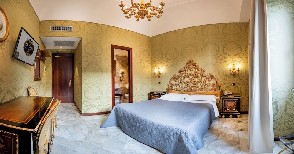 Hotel Des Epoques 16