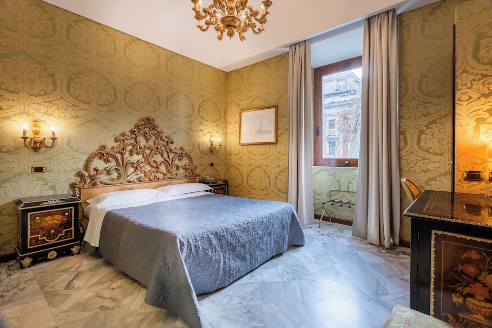 Hotel Des Epoques 11