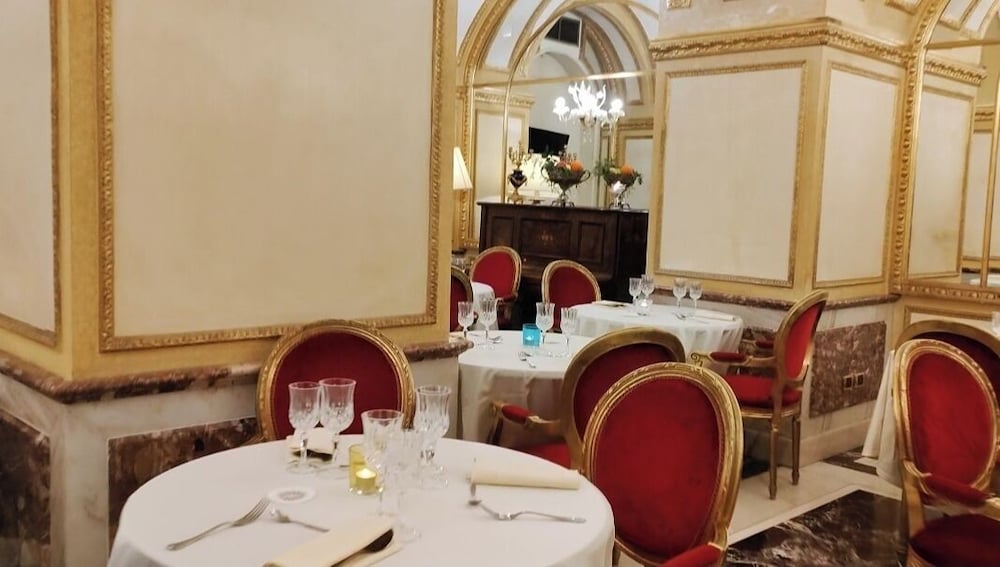 Hotel Des Epoques 19