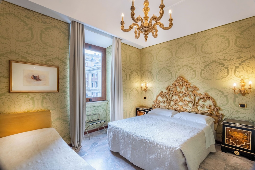Hotel Des Epoques 13