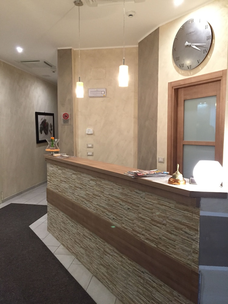 Hotel Montecarlo 5