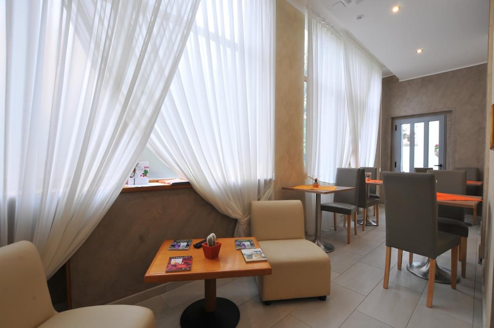 Hotel Montecarlo 4