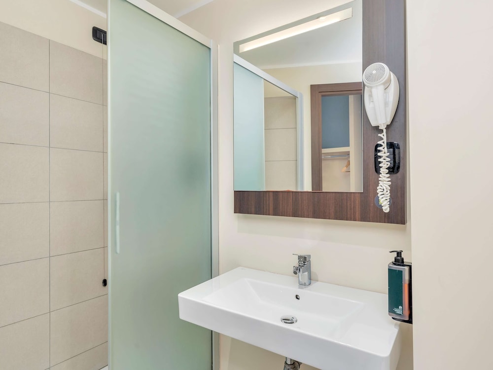 B&B HOTEL Milano Cenisio Garibaldi 22