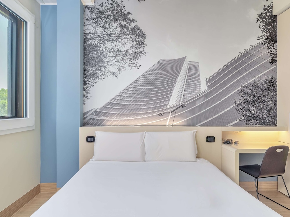 B&B HOTEL Milano Cenisio Garibaldi 12
