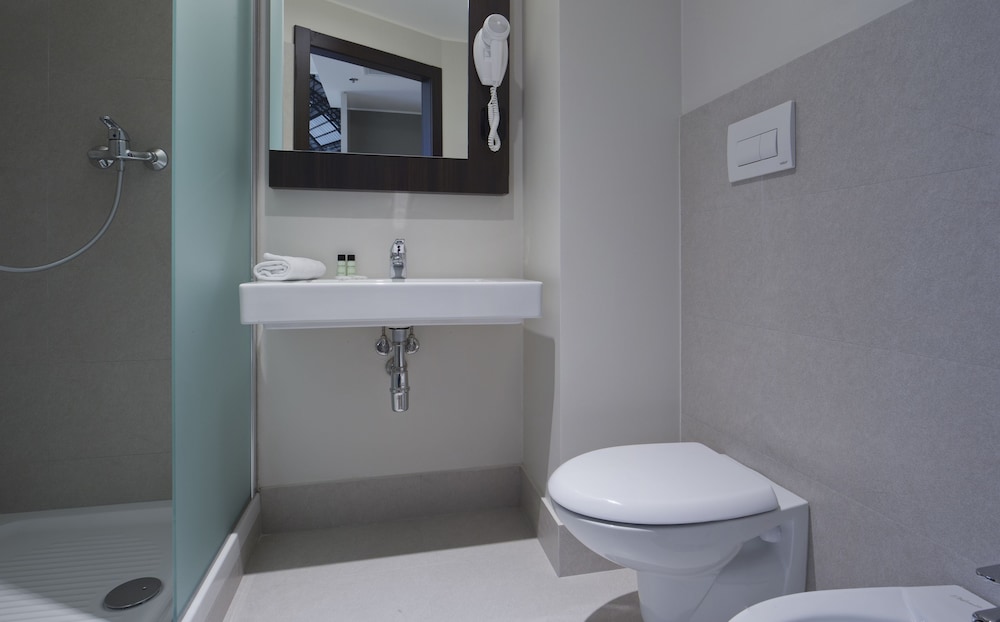 B&B HOTEL Milano Cenisio Garibaldi 18