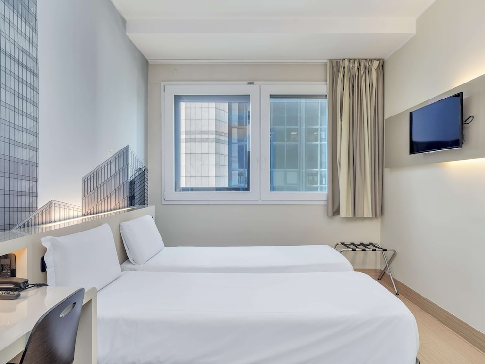 B&B HOTEL Milano Cenisio Garibaldi 9
