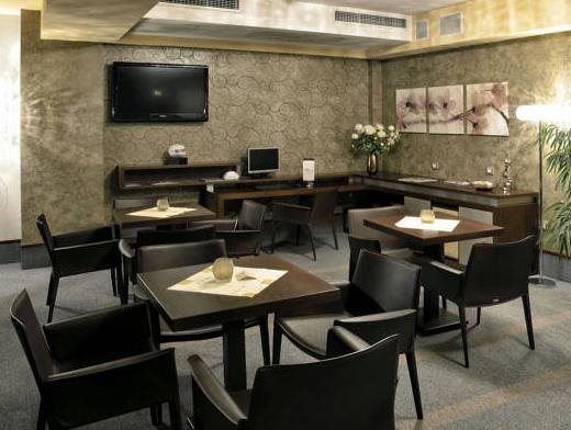 Queen's Hotel 8