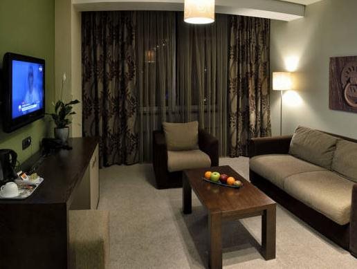Queen's Hotel 24