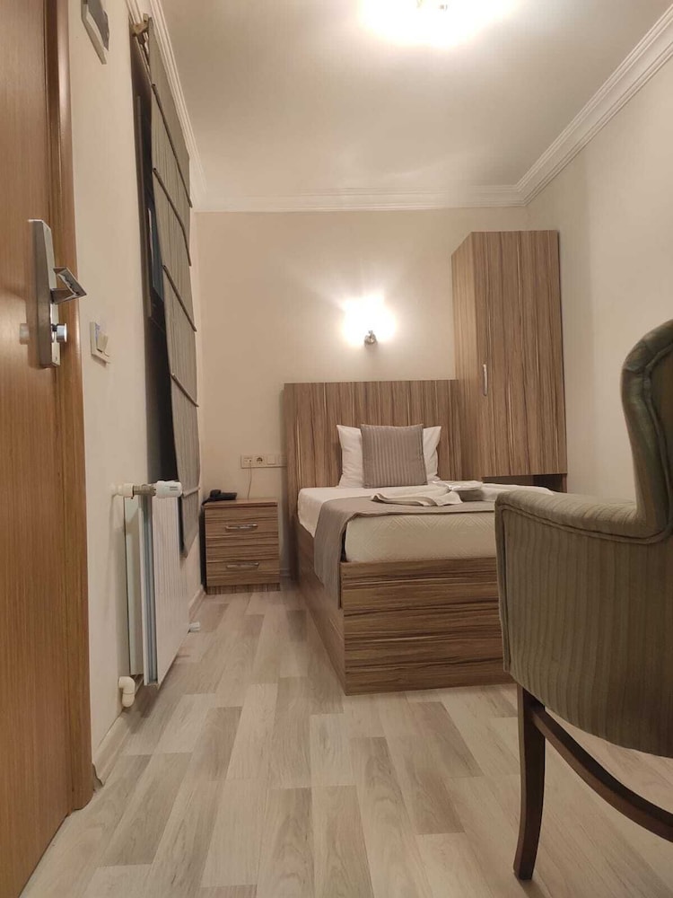 Berlin Hotel Nisantasi 8
